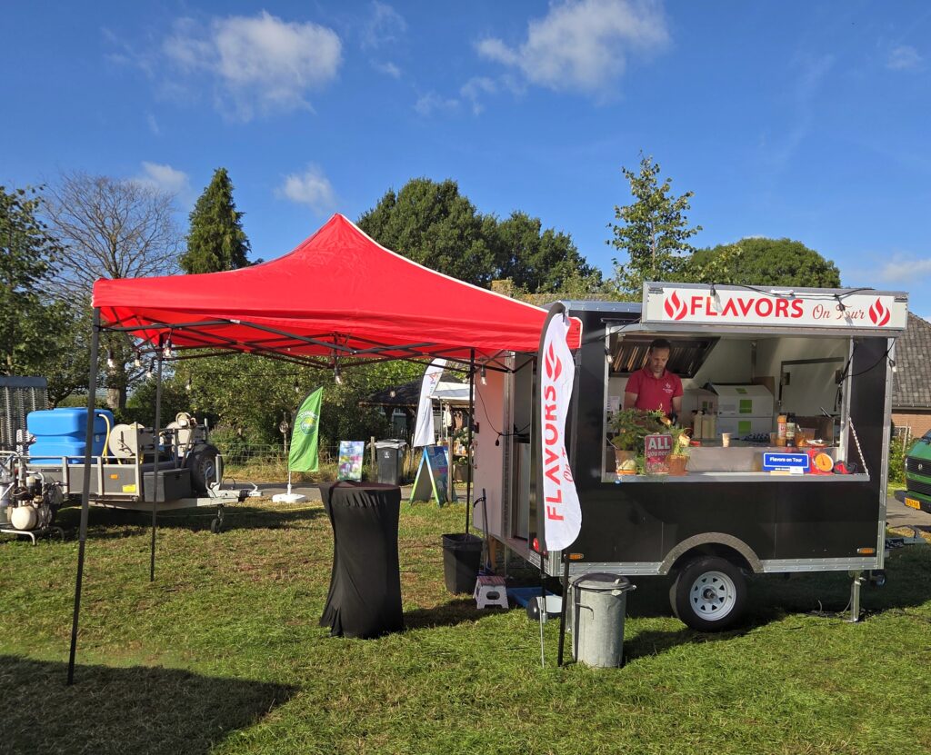 Foodtrailer op het Oogstfeest in Cothen