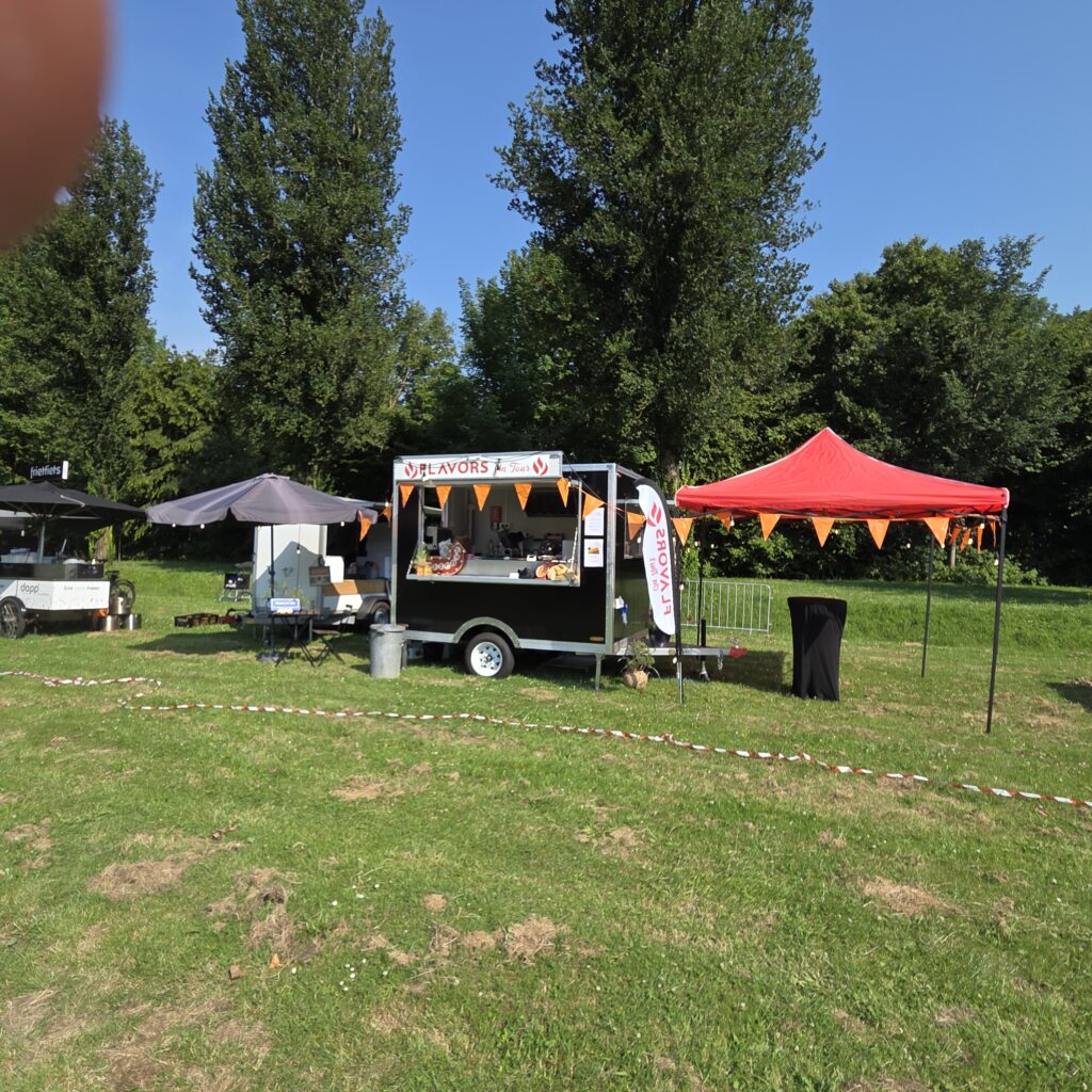 De foodtrailer op locatie